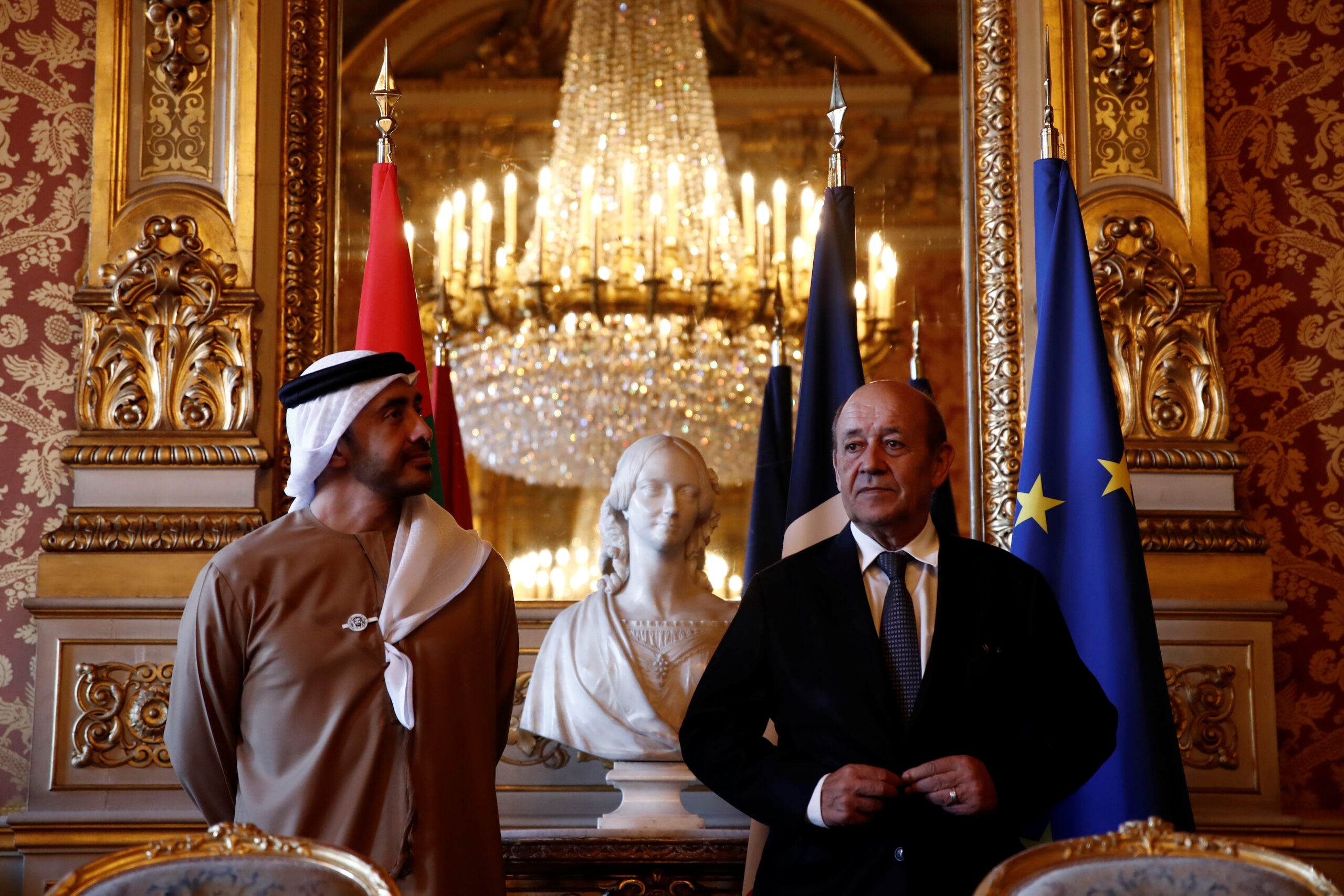 French Foreign Affairs Minister Jean-Yves Le Drian and UAE Foreign Minister Abdullah bin Zayed al-Nahyan attend a meeting at the Quai d'Orsay in Paris, France, November 21, 2018. (REUTERS/Christian Hartmann)