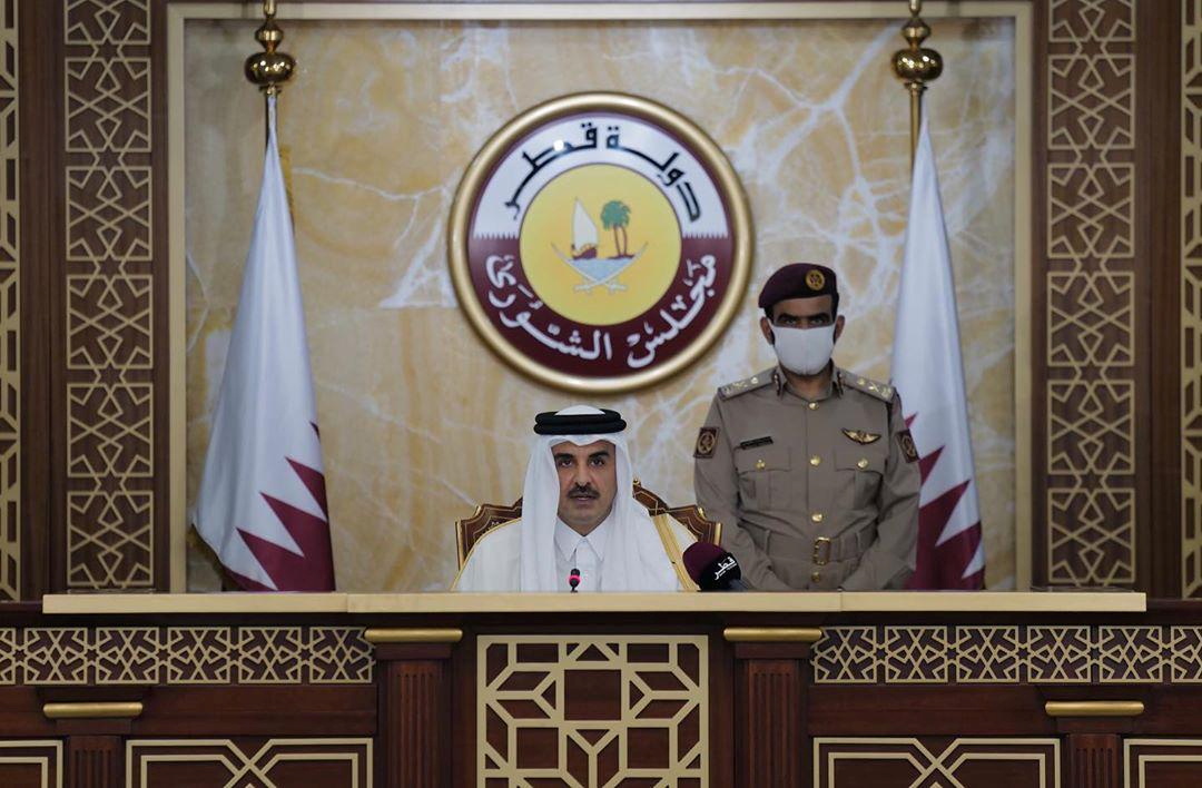 Qatari Emir Tamim bin Hamad al-Thani gives a speech to the Shura Council in Doha, Qatar, November 3, 2020. (Qatar News Agency/Handout via REUTERS)