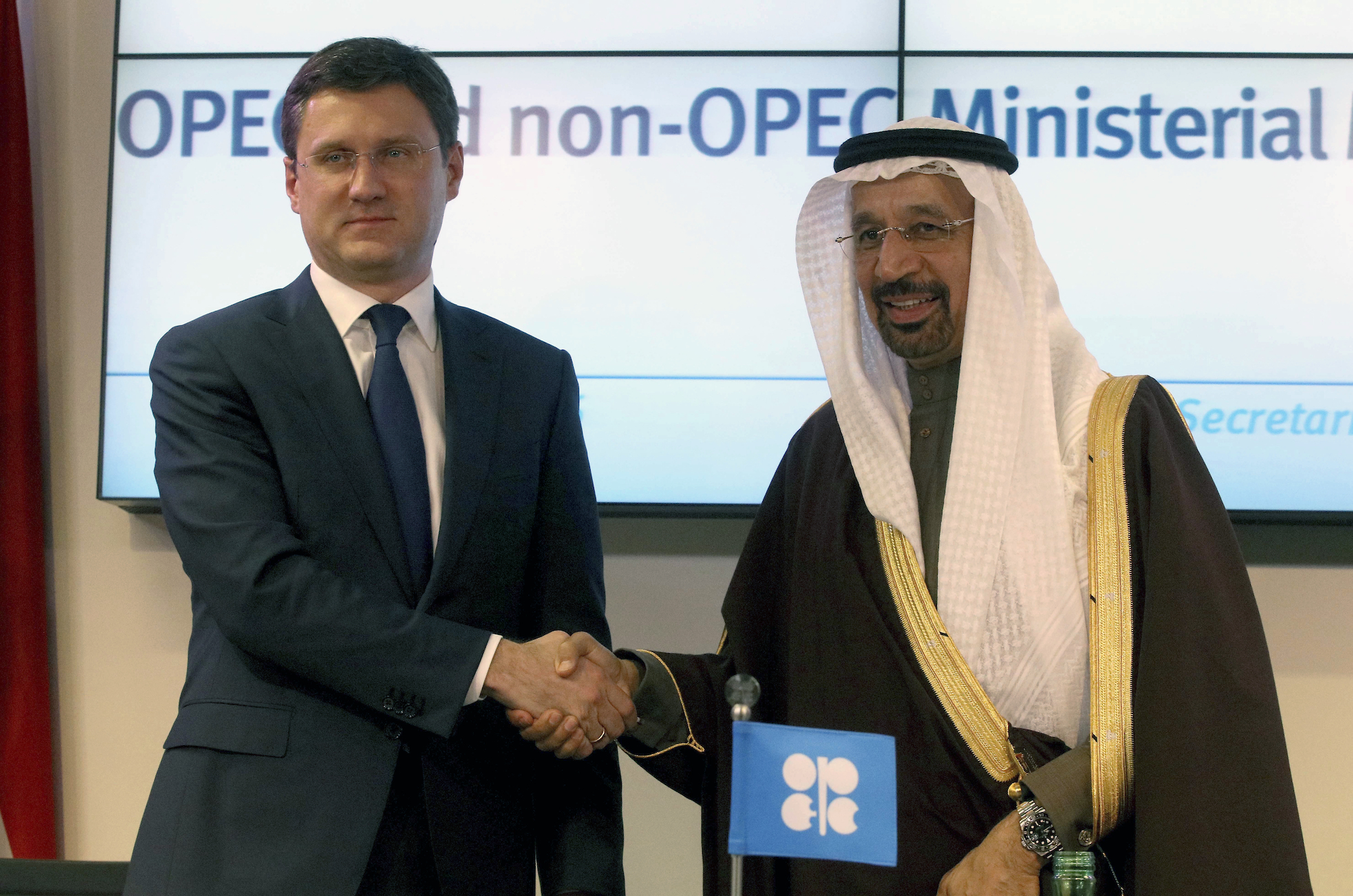 Russian Energy Energy Alexander Novak, left, shakes hands with Saudi Minister of Energy, Industry and Mineral Resources Khalid al-Falih after OPEC's meeting in Vienna, Austria, Dec. 10, 2016. (AP Photo/Ronald Zak)