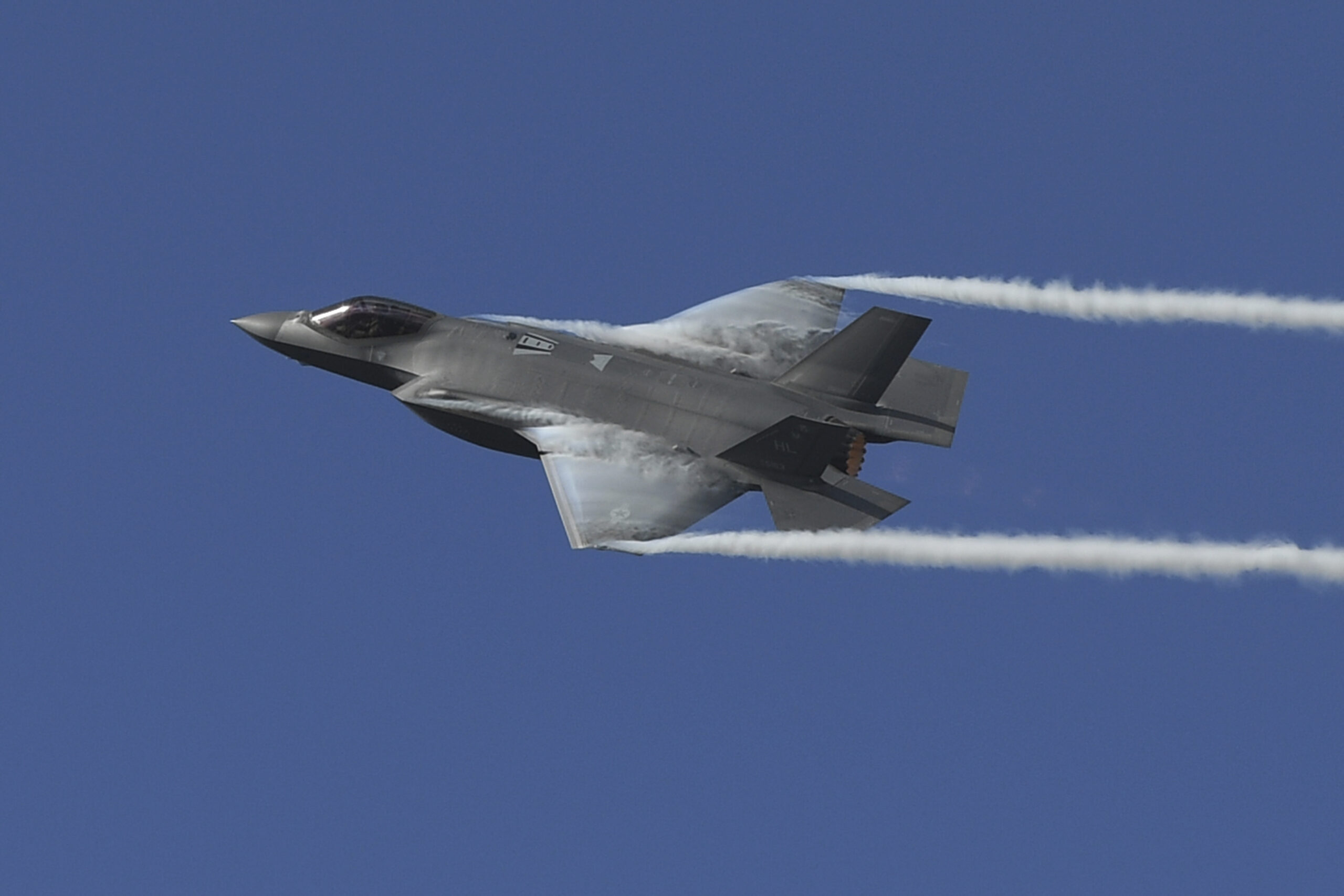 The F-35 Lightning II performs during the Fort Lauderdale Air Show in Fort Lauderdale, Florida, November 21, 2020. (mpi04/MediaPunch /IPX)