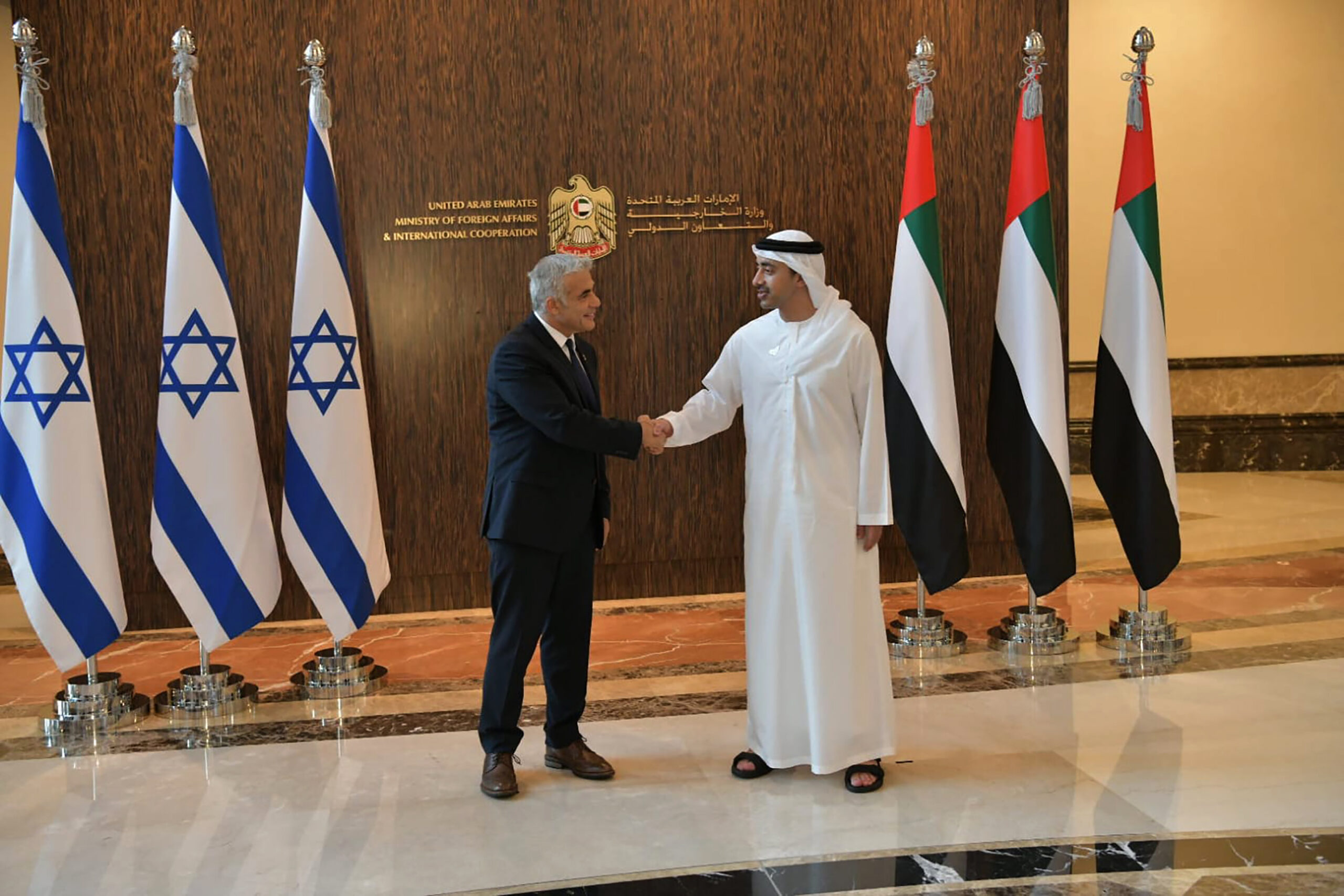 Israeli Foreign Minister Yair Lapid shakes hands with United Arab Emirates Foreign Minister Abdullah bin Zayed al-Nahyan in Abu Dhabi, United Arab Emirates, June 29. (Shlomi Amsalem/Government Press Office via AP)