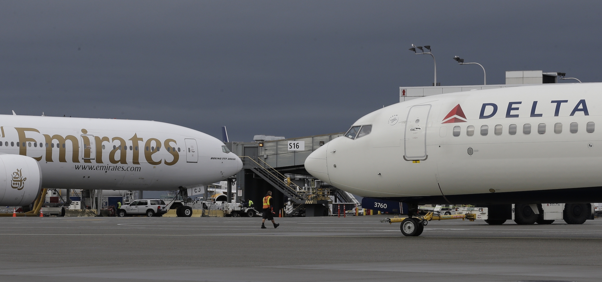 Emirates and Delta airplanes