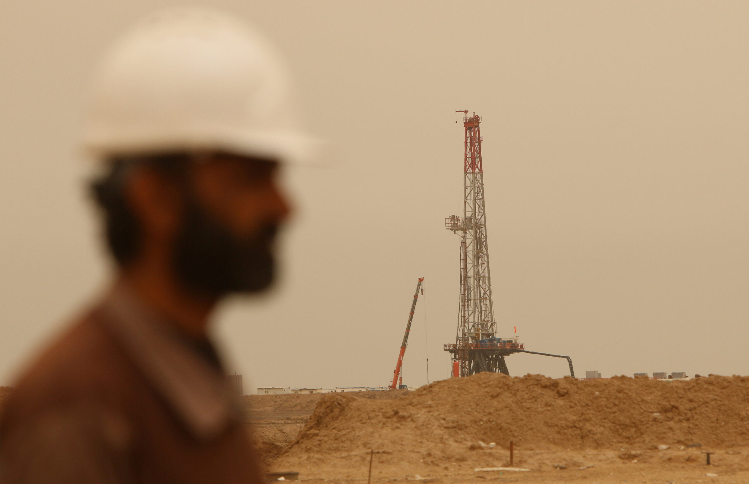 Drilling equipment is seen at the Sindbad oil field near the Iraqi-Iranian border in Basra, Iraq, April 23, 2018. (REUTERS/Essam Al-Sudani)