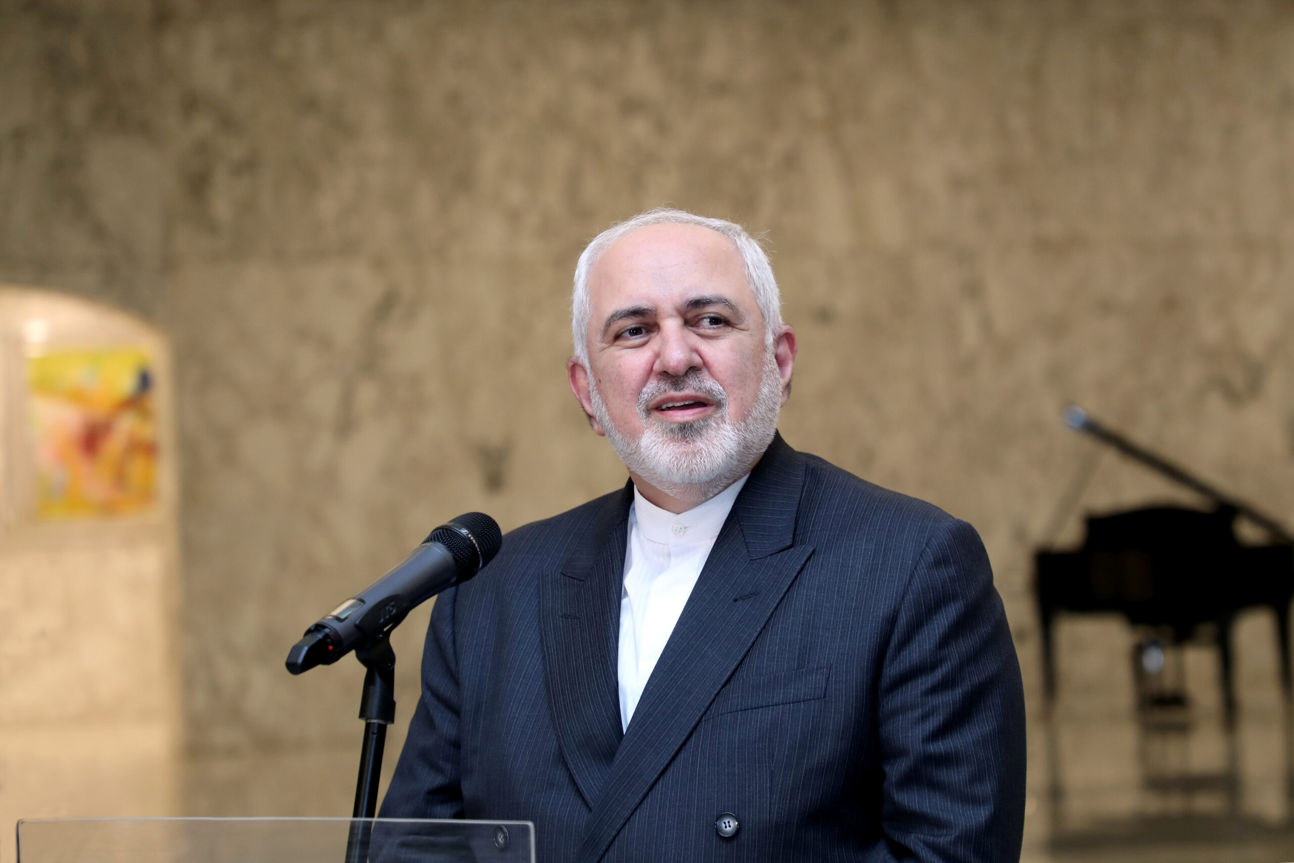 Iran's then foreign minister, Mohammad Javad Zarif, speaks at the presidential palace in Baabda, Lebanon, August 14, 2020. (Dalati Nohra/Handout via REUTERS)