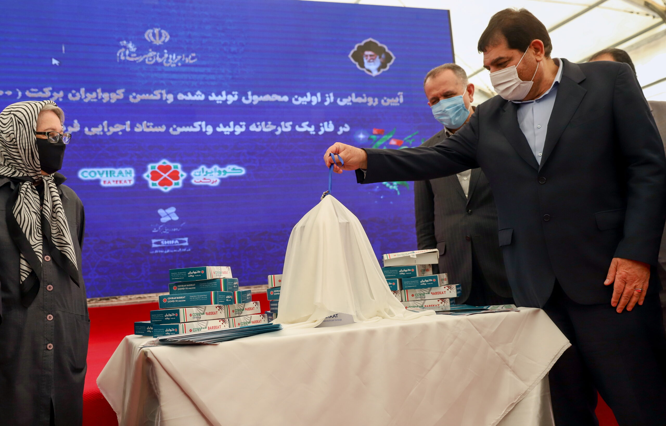 Mohammad Mokhber, Head of the Organization of the Execution of Imam Khomeini’s Order, unveils the COV Iran Barekat vaccine at the Barekat vaccine production center in Karaj