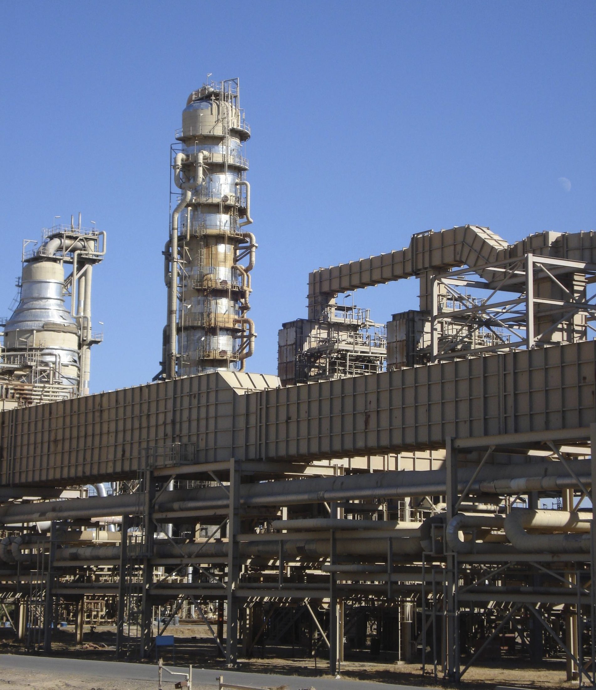A view of Baiji oil refinery in Baiji, Iraq, January 16, 2008. (REUTERS/Sabah al-Bazee)