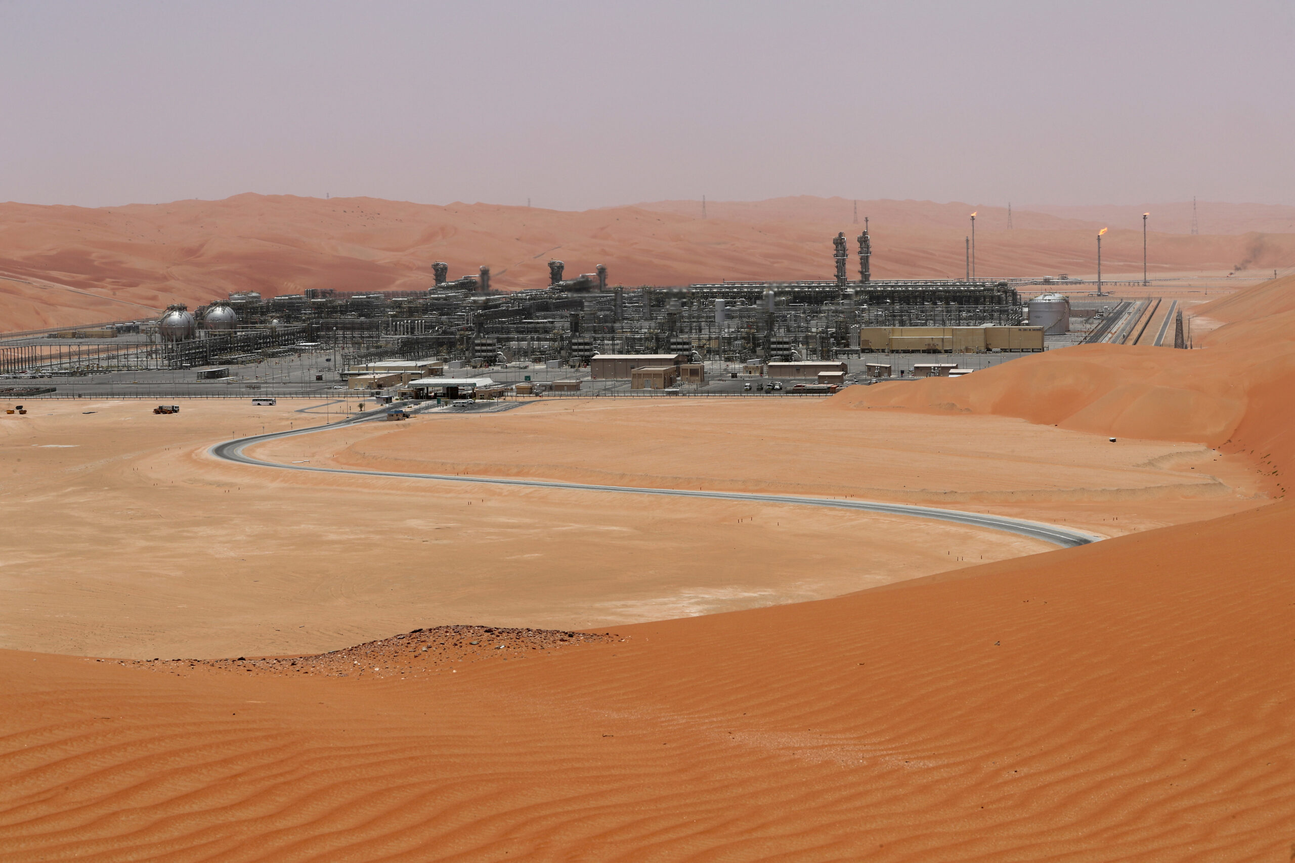 A general view of the natural gas liquids facility in Saudi Aramco's Shaybah oilfield at the Empty Quarter in Saudi Arabia, May 22, 2018. (REUTERS/Ahmed Jadallah)