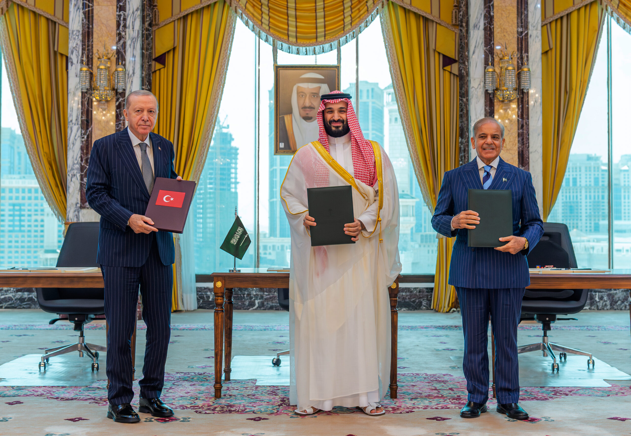 Turkish President Recep Tayyip Erdogan, Saudi Crown Prince Mohammed bin Salman, and Pakistani Prime Minister Shehbaz Sharif pose after signing a trilateral defense agreement in Mecca, Saudi Arabia, August 7. (Saudi Press Agency via AP)